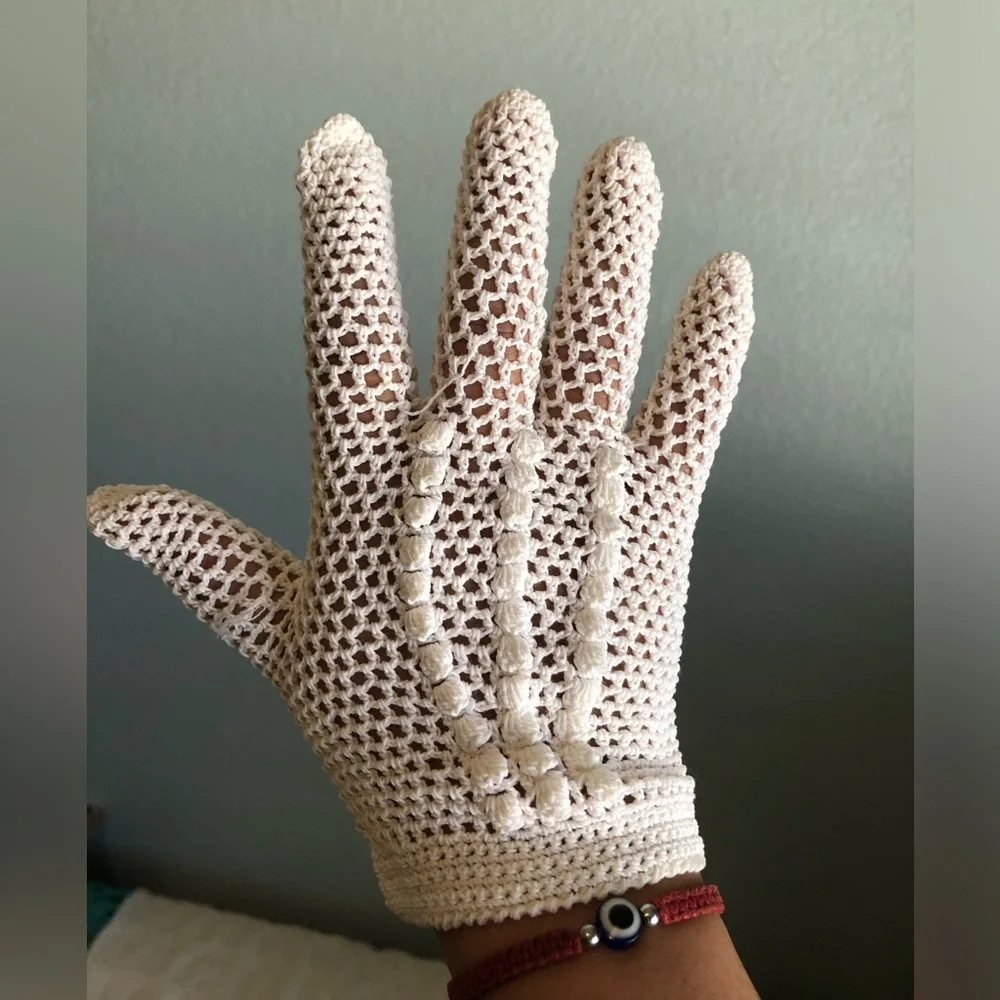 VTG cotton crochet creme gloves best fits small to medium size hands